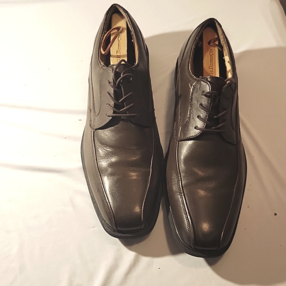 Bass company men's leather shoes size12.
